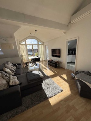 Lichtdurchflutete Maisonette-Wohnung mit Balkon und EBK