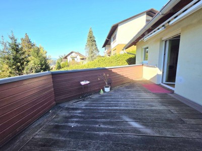 Gepflegte Wohnung mit großer Terrasse und Carport!