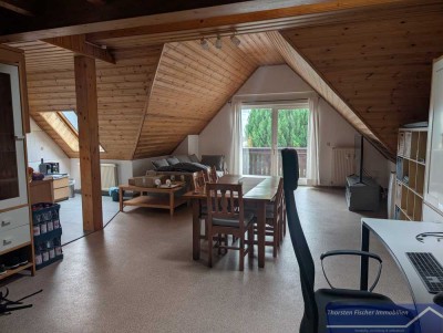 Ober-Erlenbach: Außergewöhnliches, "offenes" und gemütliches 2 Zi.-DG-Studio mit gr. Balkon und EBK