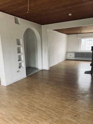 großzügige 3-Zimmer-Küche-Bad mit großem Balkon und Kaminofen