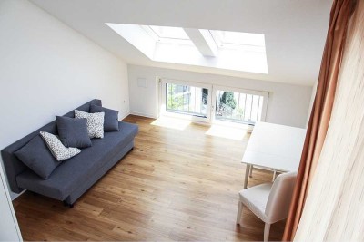 Geschmackvolle 1,5-Raum-DG-Wohnung mit Balkon und Einbauküche in Stuttgart