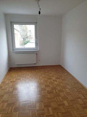 Attraktive 4-Zimmer-Wohnung mit gehobener Innenausstattung mit 2 Balkonen in Aschaffenburg