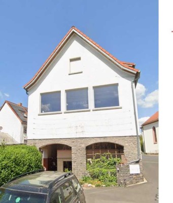 Großzügiges Mehrgenerationenhaus mit Nebengebäude und großem Garten