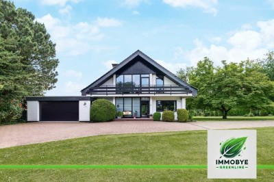 Architekten Villa auf parklandschaftlichem Grundstück plus riesige verpachtete Grünfläche