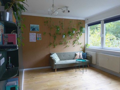Helle 2,5-Zimmer-Wohnung mit Waldblick
