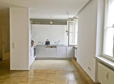 ANFRAGEN NUR PER MAILGARCONNIERE // ALTSTADT