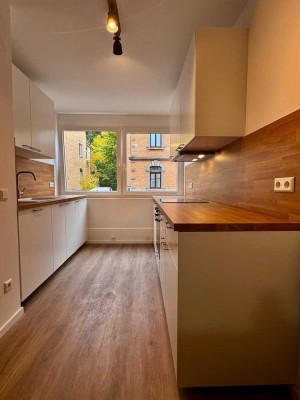 WG Zimmer in renovierter Wohnung in TOP Uni Lage // Room in shared apartment in a prime location