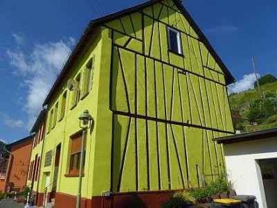 DHH- Zweifamilienhaus mit Flair, vermietet, sehr guter Zustand - Ausbaureserve im DG.