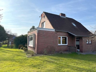 Einfamilienhaus mit Nebengebäude, zeitnah bezugsfrei