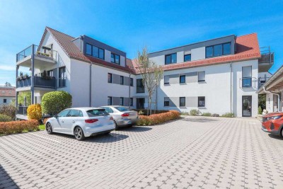 +++ Energieeffizienter Neubau! - 5-Zimmer-Gartenwohnung mit Deckenkühlung, Carport und Ausblick +++