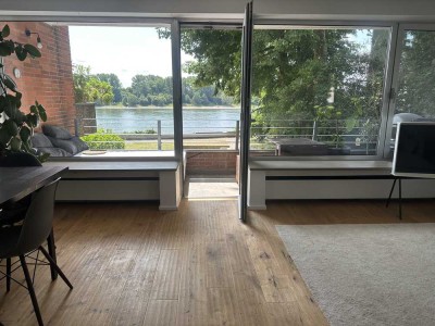Exklusive Rarität direkt am Rhein - Wohnen mit unverbaubarem Panorama