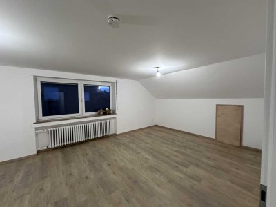 2-Zimmer Dachgeschosswohnung in Brühl mit Balkon
