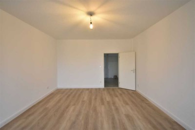 RENOVIERT! Apartment mit Balkon & Wintergarten zu vermieten