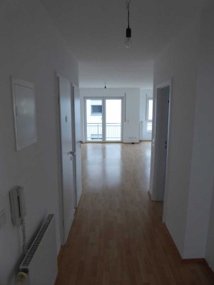 Lichtdurchflutete 3-Raum-Wohnung mit Balkon und Einbauküche in Obertshausen