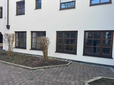 Erstbezug nach Sanierung mit Einbauküche: Stilvolle 3-Zimmer-Erdgeschosswohnung