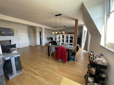 Schicke Wohnung im Altbau - kernsaniert