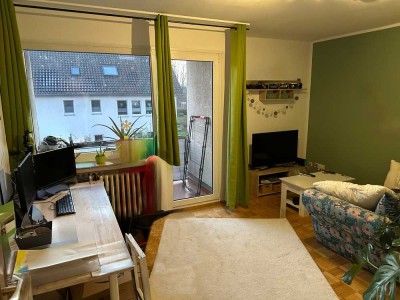 Freundliche 2-Raum-Wohnung mit gehobener Innenausstattung mit Balkon und EBK in Hameln