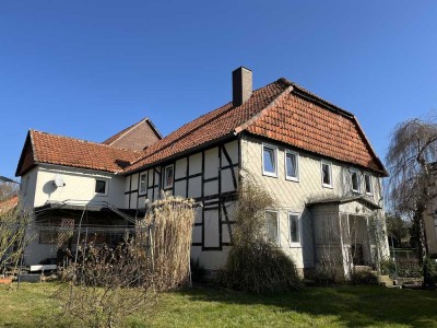 „Viel Fläche: Wohnhaus mit Nebengebäuden und großzügigem Grundstück in Emmerthal-Kirchohsen zu verka