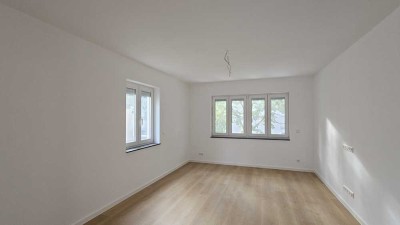 Erstbezug nach Sanierung: Geschmackvolle 3-Raum-Wohnung mit EBK und Balkon