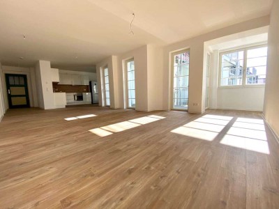 Großzügige 4-Zi-Whg - für Familien o. WG - EBK - Großer Balkon - Parkhaus