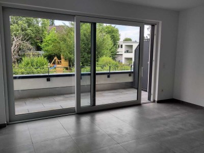 Erstbezug nach Sanierung mit Balkon und EBK: Stilvolle 3-Raum-Wohnung mit geh. Innenausstattung