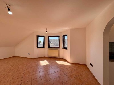 Erstbezug nach Sanierung - Großzügige 3-Zimmer-Wohnung mit Extra-Raum im Souterrain