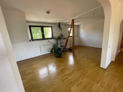 Schöne Maisonette-Wohnung mit Balkon und Einbauküche in Bottrop