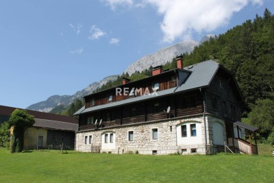 Haupt-, oder Zweitwohnsitz, Touristische Nutzung in Naturlage, Aussicht in die Berge