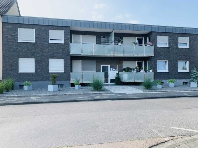 Erstbezug nach Sanierung mit Balkon: freundliche 2-Zimmer-Wohnung in Bergheim Garage & Stellplatz