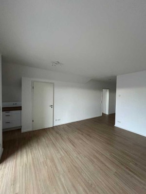 Geschmackvolle, neuwertige 2-Raum-DG-Wohnung mit geh. Innenausstattung