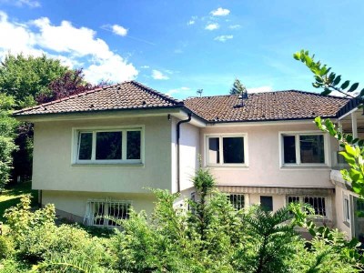 REPRÄSENTATIVES EINFAMILIENHAUS MIT GROSSEM GRUNDSTÜCK UND ELW...