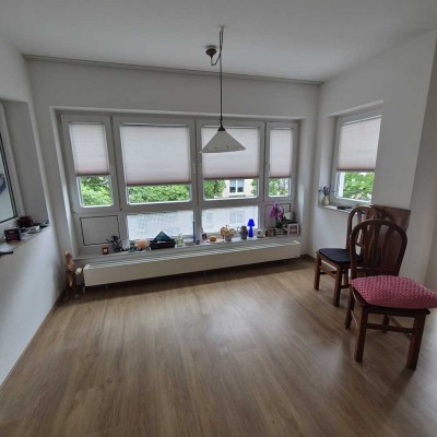 Attraktive, barrierefreie Seniorenwohnung: 2-Zimmer mit 2 Balkonen und Einbauküche in Essen