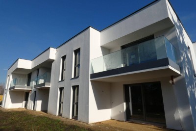 NIEDRIGENERGIE MIT GRÜNBLICK VON DER TERRASSE BEREITS BELAGSFERTIG