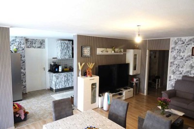 Stilvolle, modernisierte 4-Zimmer-Wohnung mit EBK, Aufzug und Weitblick in Nürtingen