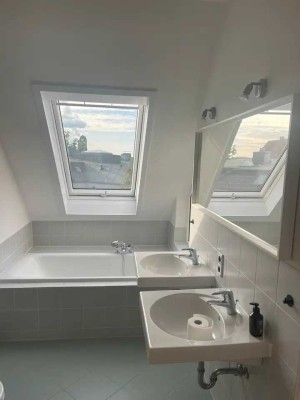 Helle 2-Zimmer Loft-Wohnung mit Balkon & Barrierefreiheit in Hamburg-Othmarschen