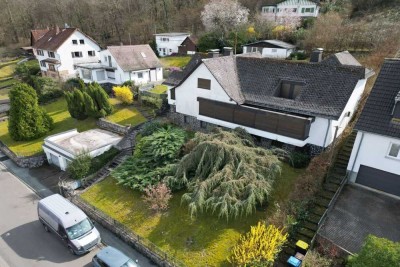 "Doppelt genießen: Ihr Immobilien-Paket aus 2 Häusern mit spektakulärem Ausblick in Ortenberg!"