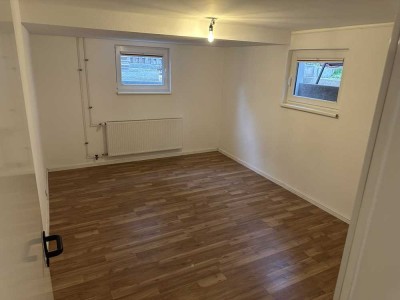 Neu renvovierte Wohnung mit zweieinhalb Räumen und Einbauküche in Bietigheim-Bissingen