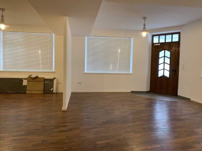 Zentrumsnahes saniertes  1 Zimmer EG Appartment