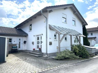 Schönes Einfamilienhaus mit Einliegerwohnung in ruhiger Lage