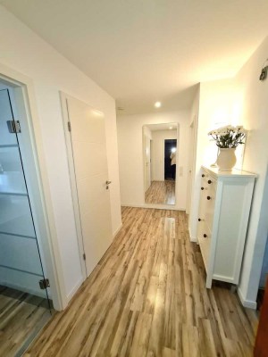 Renovierte 4 ZKB - Wohnung mit 2 Balkonen in Augsburg 86179