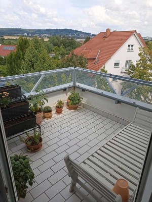 Exklusive, gepflegte 3-Zimmer-DG-Wohnung mit Balkon und Einbauküche in Friedberg