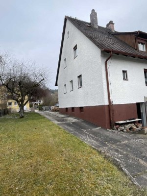 Renovierungsbedürftiges Haus mit 2 Wohneinheiten und traumhaften Garten in Forchheim