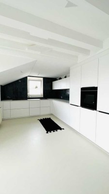 Exklusive 3-Raum-Dachgeschosswohnung mit gehobener Innenausstattung und Fernsicht