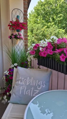 Neuwertige 4 Zimmer - WHG in ruhiger und zentraler Lage (+Küche + Bad + Balkon)