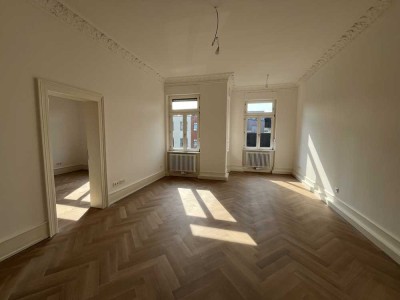 Große Altbauwohnung mit Balkon in Weststadt-Bestlage - Erstbezug nach Sanierung