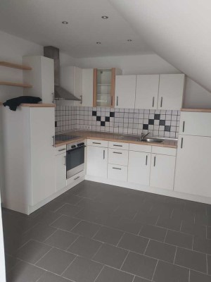 Schöne 2-Zimmer-Dachgeschosswohnung mit gehobener Innenausstattung mit Balkon und EBK in Straubing