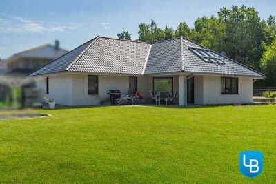 Neuwertig, elegant und energieeffizient – ein Haus, das Zukunft baut.