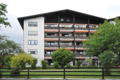 Sonnige, modernisierte 3-Raum-Terrassenwohnung mit Einbauküche in Bad Tölz