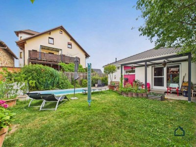Schnell sein lohnt sich! Moderner Bungalow mit Pool – Wohnen auf einer Ebene in Ringsheim