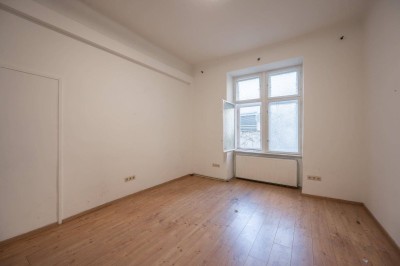 **Hannovermarkt** Sanierungsbedürftige 3-Zimmer Altbauwohnung - mit Balkon - Airbnb/Kurzzeitvermietung Zustimmung aller Eigentümer vorhanden